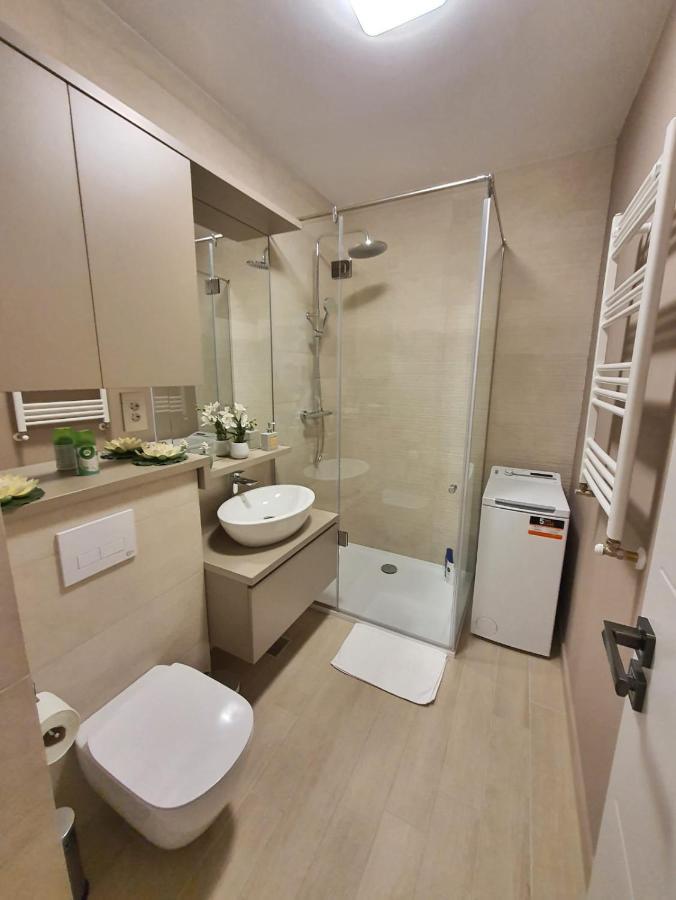 Elias Central Apartment - 2 Bedrooms & Free Parking Орадя Экстерьер фото