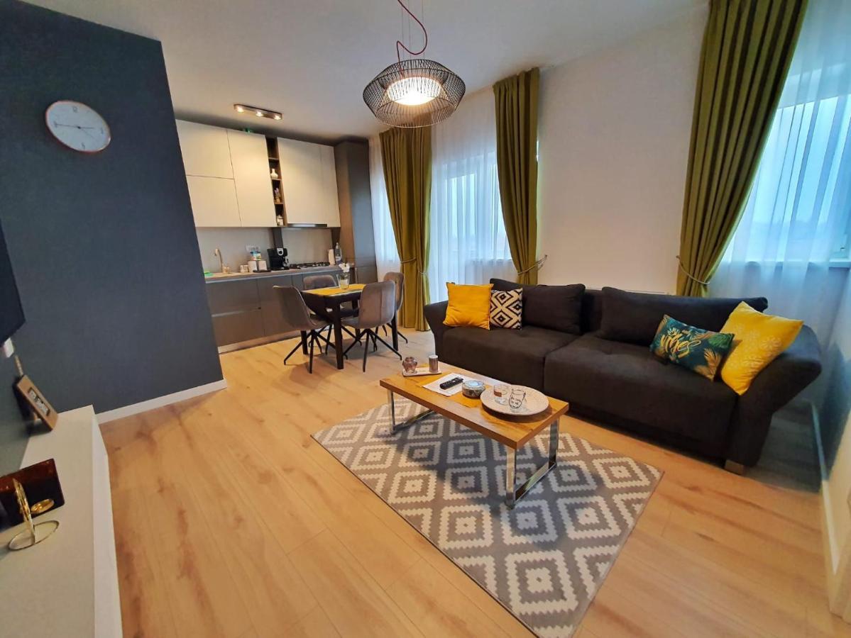 Elias Central Apartment - 2 Bedrooms & Free Parking Орадя Экстерьер фото