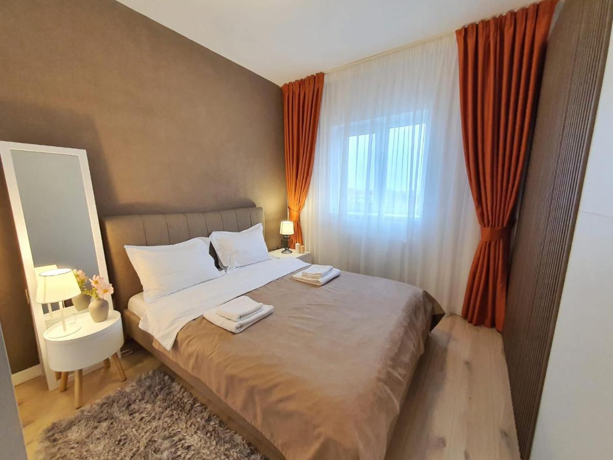 Elias Central Apartment - 2 Bedrooms & Free Parking Орадя Экстерьер фото