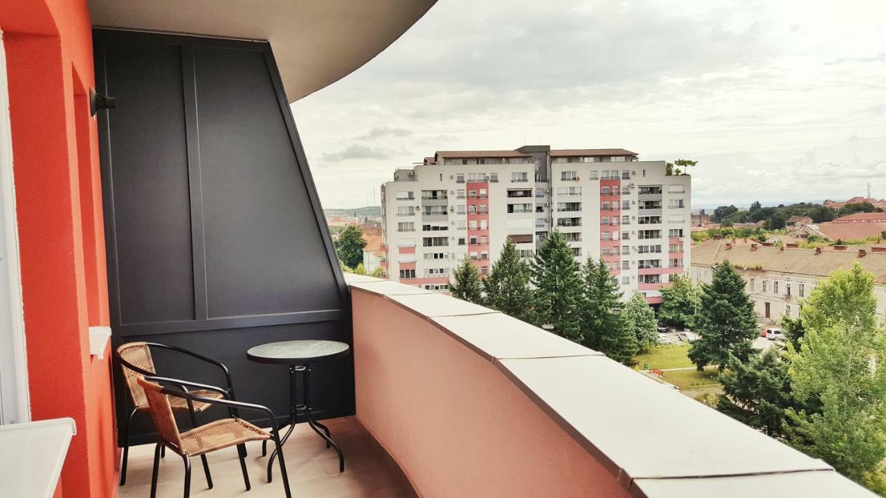 Elias Central Apartment - 2 Bedrooms & Free Parking Орадя Экстерьер фото